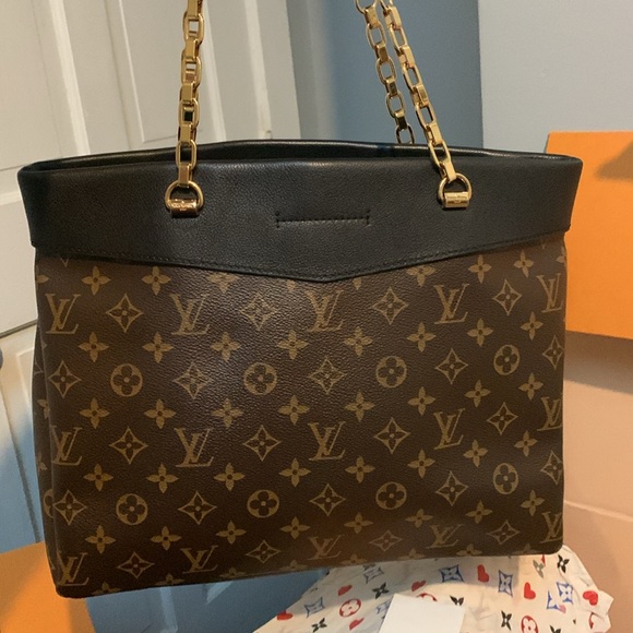 ❌SOLD❌2015 authentic Louis Vuitton Pallas black leather and monogram shoulder - Picture 8 of 17